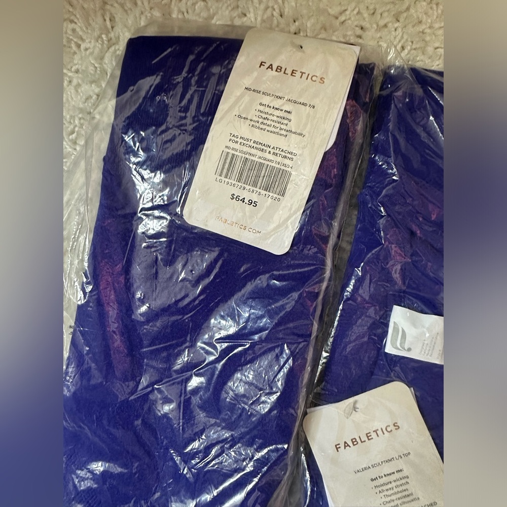 Fabletics workout set - Picture 6 of 7